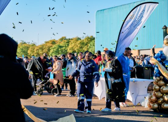 m136SingleShotRAWS08JPEG-Fullsize,highestqualityJPEGQuality1005--